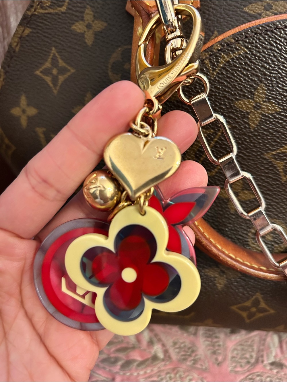 🥰Louis Vuitton Bjou Sac Candy Bag Charm & Gold Monogram Flower Key Holder - Picture 7 of 7